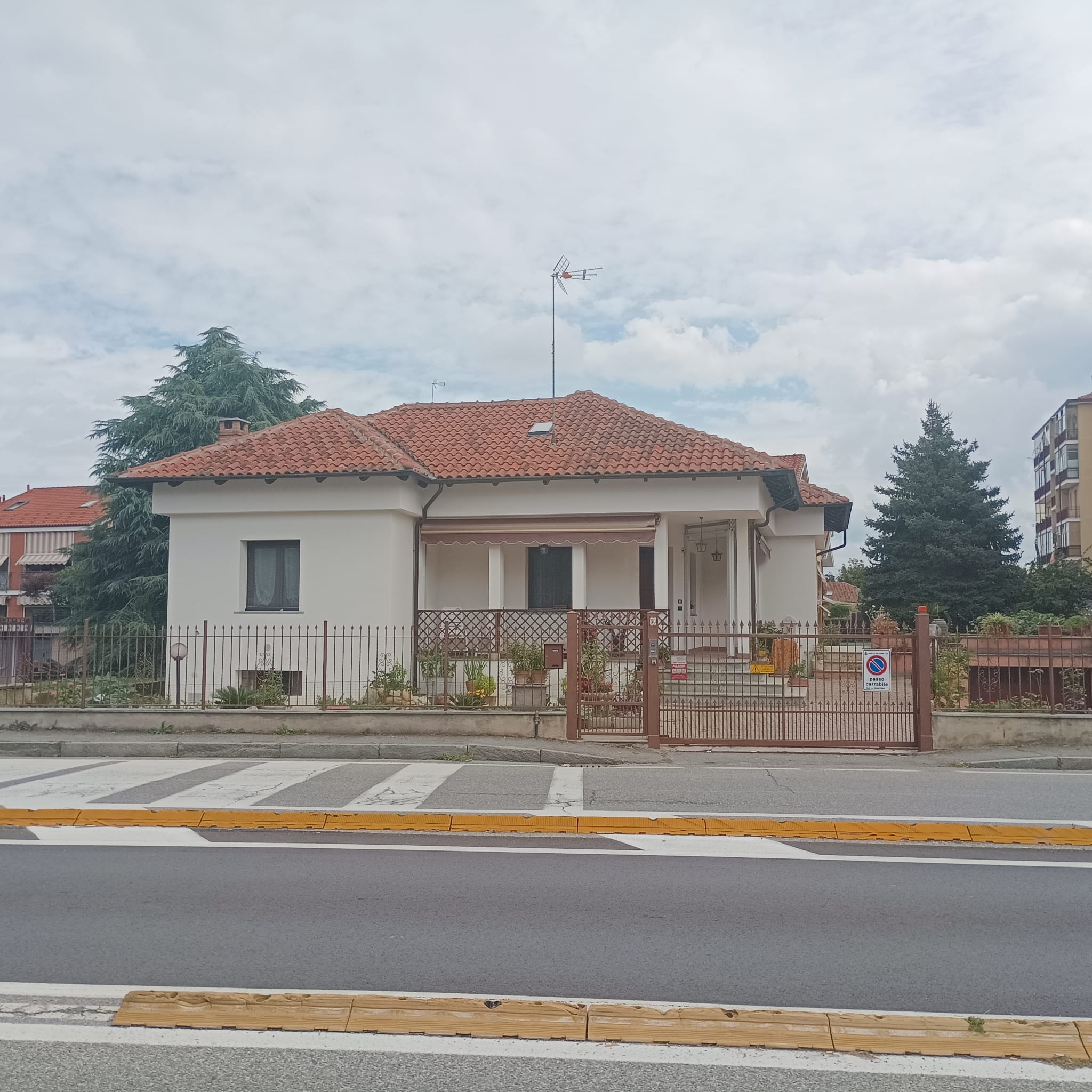 Settimo Torinese. Ristrutturazione d'interni e riqualificazione energetica con cappotto e sostituzione finestre